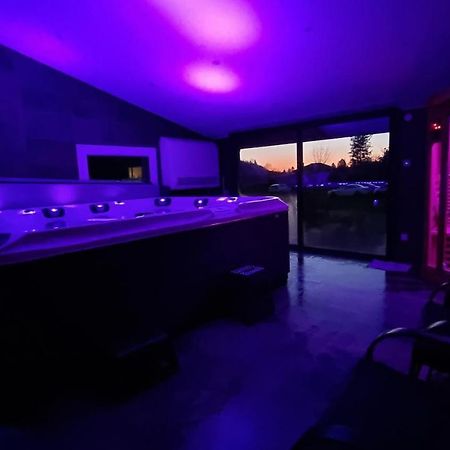 Gites De La Croisee Des Chemins - Piscine Chauffee - Spa, Hammam Et Sauna Izeaux Bagian luar foto